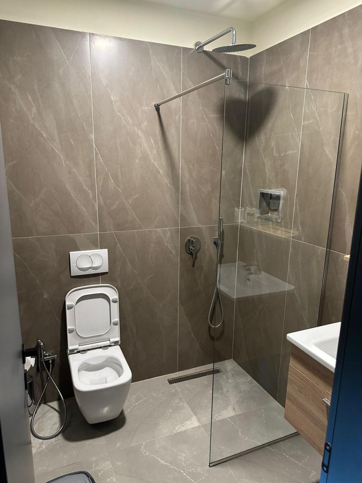 Hotel Tirona Tirana Bagian luar foto